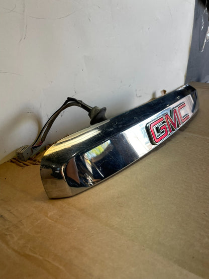 2007-2012 GMC Acadia Chrome Tailgate Rear Finish Molding Back W/Camera AG3160 DG2