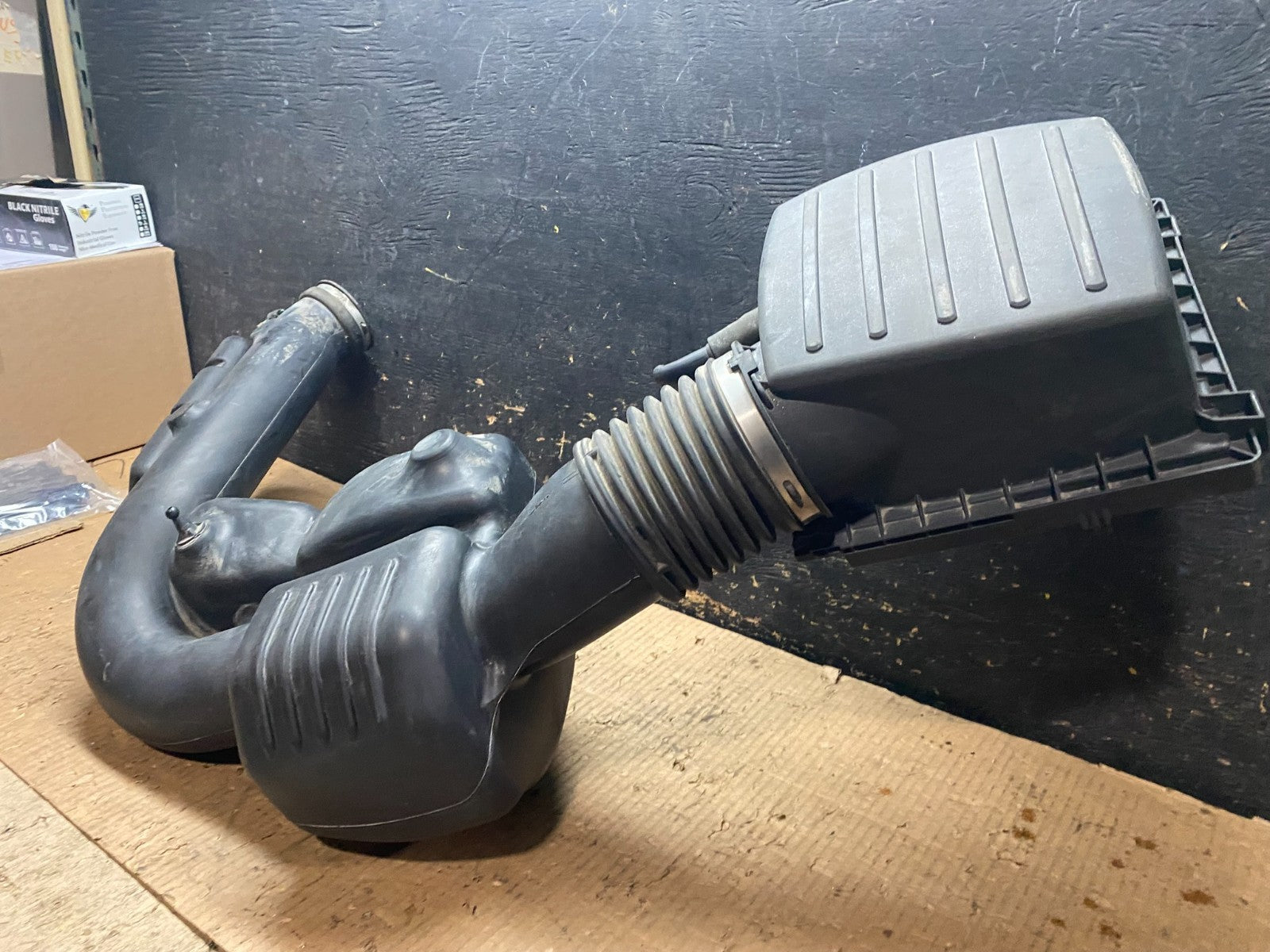 2011 - 2013 Dodge Durango 3.6L Resonator Air Intake Tube Y6712 DG2