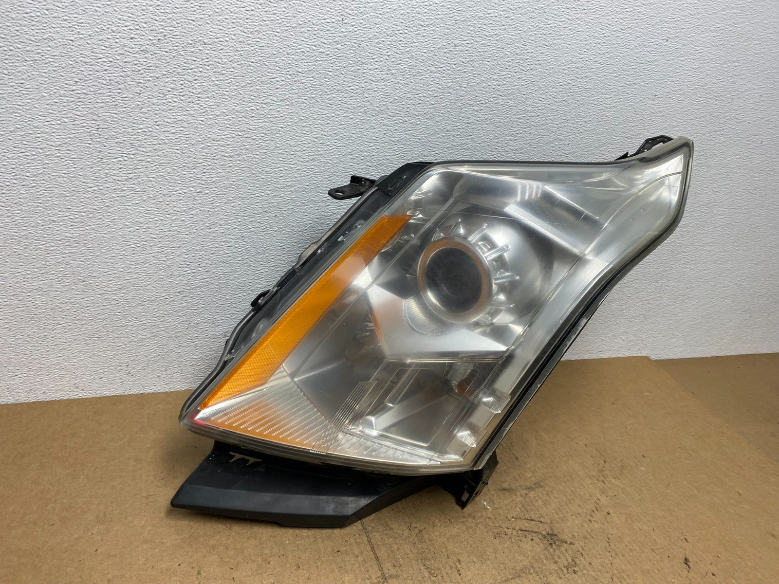 Halogen 2010 to 2016 Cadillac SRX Left Driver LH Side Headlight AC3429 DW2