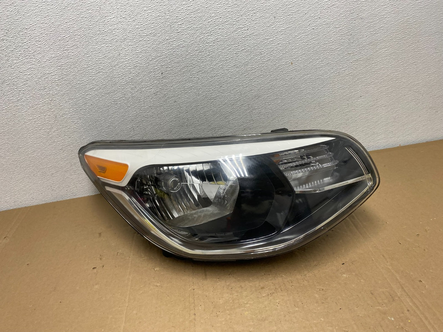 2014 - 2018 Kia Soul Right Passenger RH Halogen Headlight AC5680 DW0