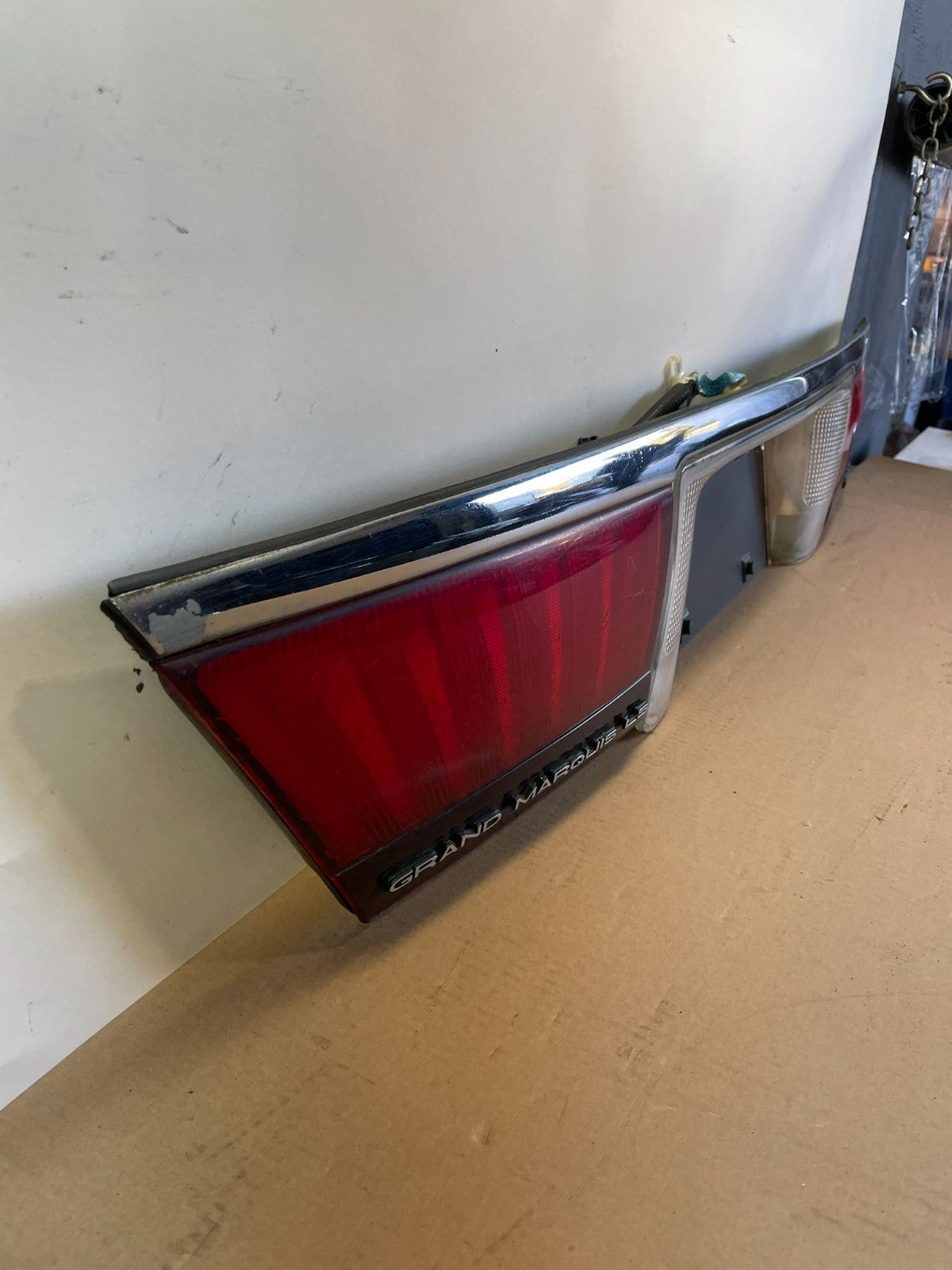 1998 to 2002 Mercury Grand Marquis Trunk Lid Center Tail Light AI4284 DG2
