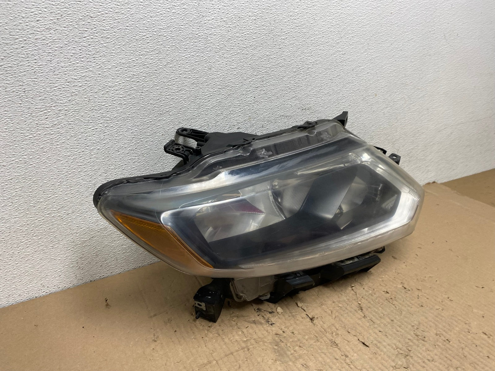 2014 2015 2016 Nissan Rogue Right Passenger RH Halogen Headlight AE8902 LK2
