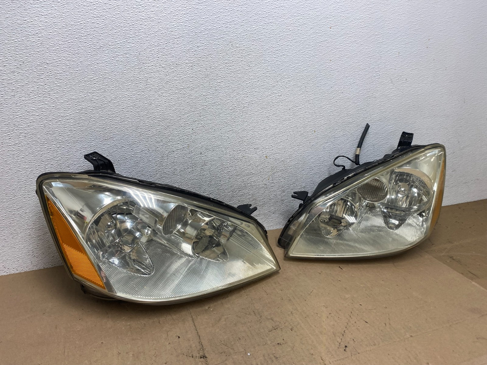 2002 to 2004 Nissan Altima Left+Right Side Set Halogen Headlights AE6886 DW2