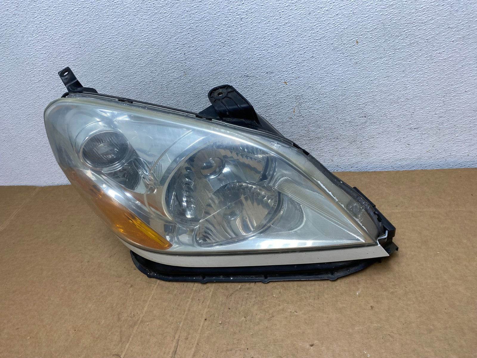 2003 2004 2005 Honda Pilot Right Passenger RH Side Halogen Headlight AD6030 DW1