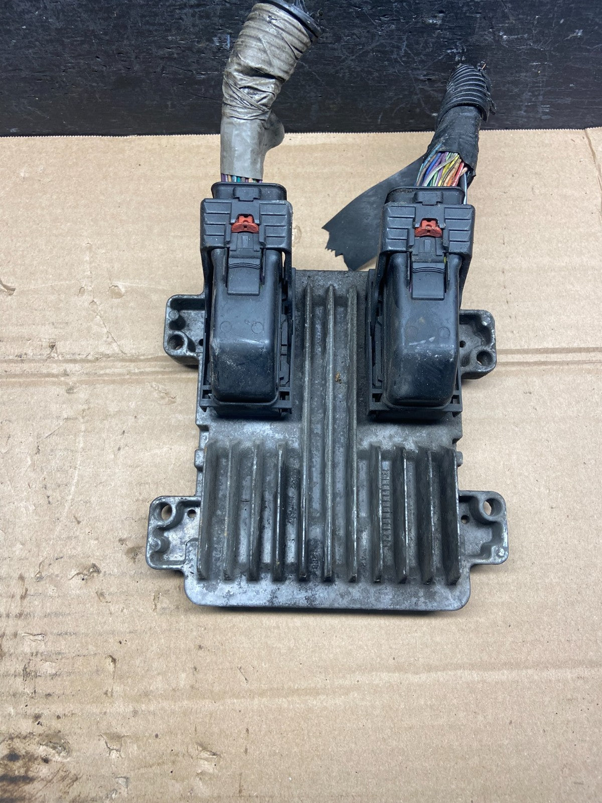 2010-2014 Chevrolet Yukon Tahoe Suburban Engine Control Module ECM ECU AE2443 DG0