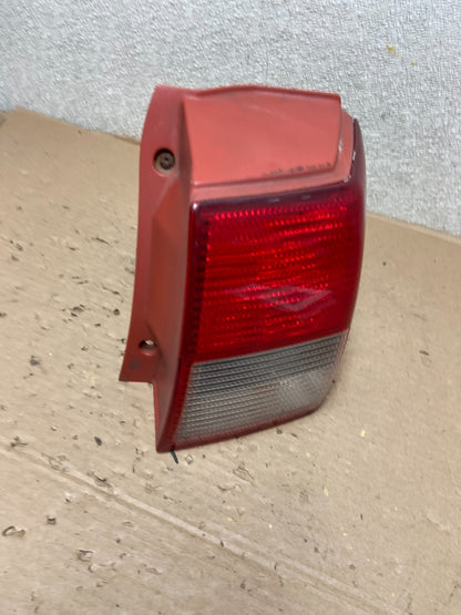2004-2005 Mitsubishi Endeavor Right Passenger Rh Tail Light Oem AB0812 LK2