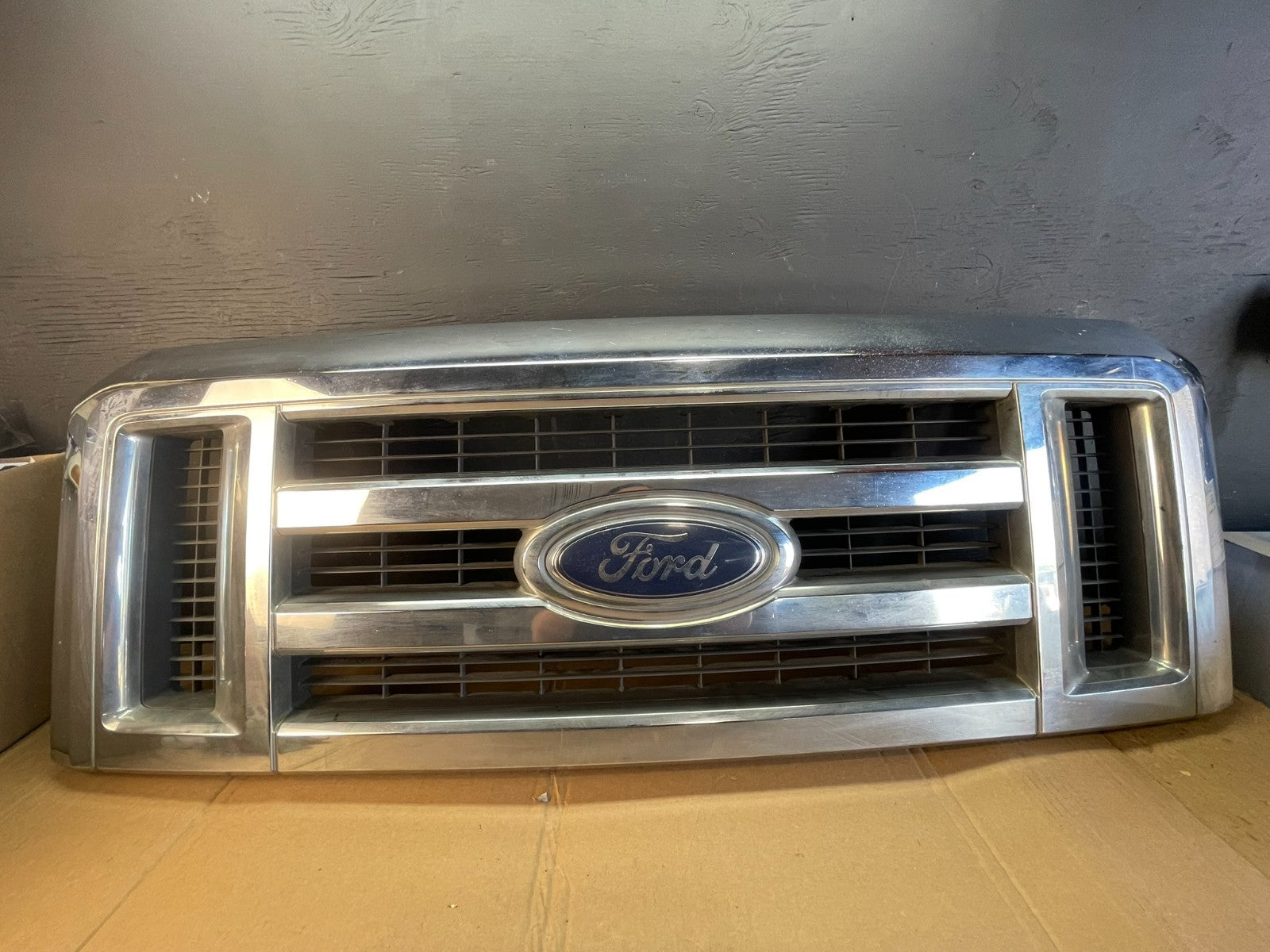 2008 to 2014 Ford Econoline E150 E250 Front Upper Chrome Grill Grille ac5268 DG0