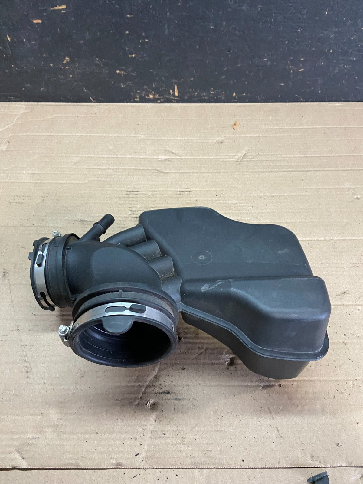 2020 to 2022 Ford Explorer OEM Air Right Intake Cleaner Inlet OEM O0586 DG2