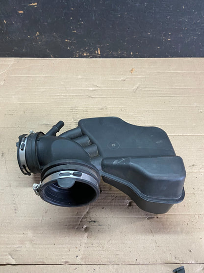2020 to 2022 Ford Explorer OEM Air Right Intake Cleaner Inlet OEM O0586 DG2