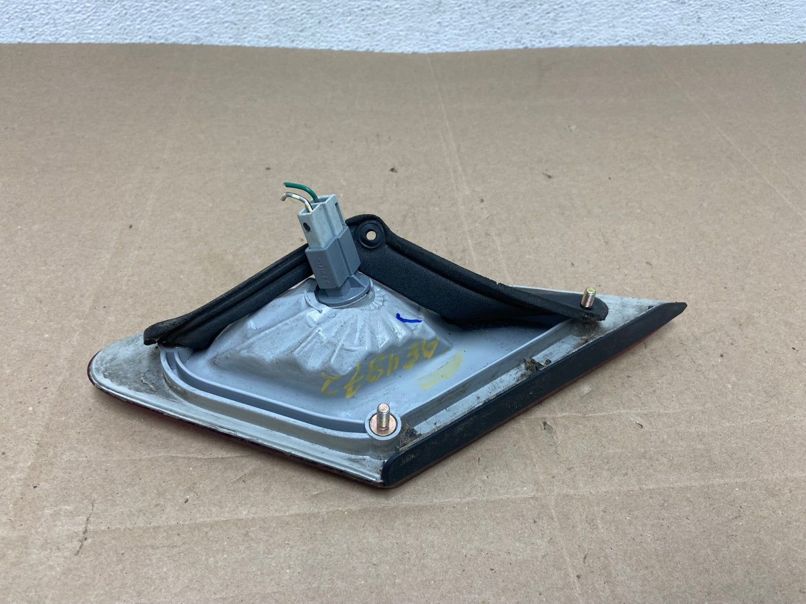 2003 to 2004 Toyota Avalon Left Driver LH Side Inner Tail Light AE4872 LK5