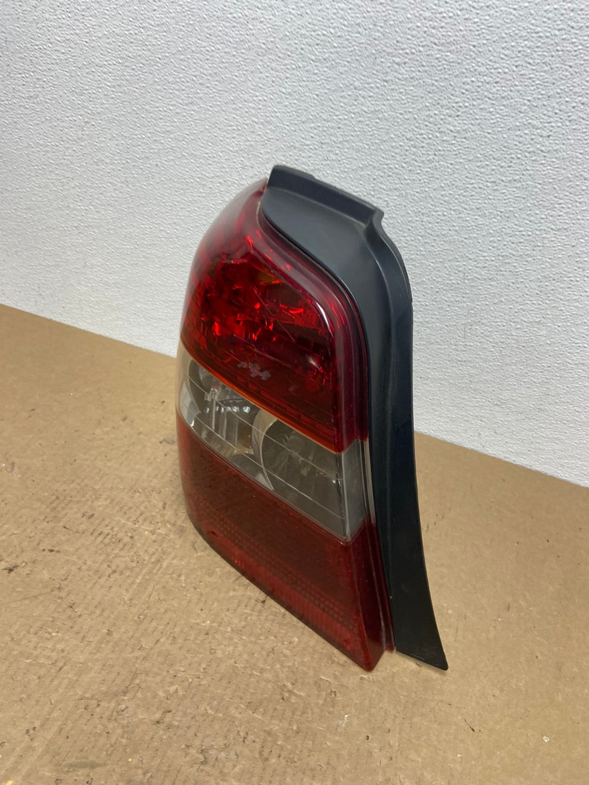 2004-2007 Toyota Highlander Left Driver LH Side Tail Light OEM AC1388 LK1