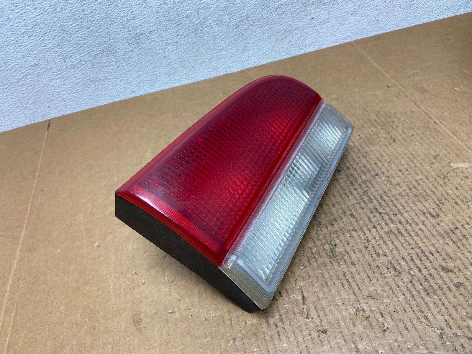 1992 to 1995 Pontiac Bonneville Left Driver Inner Tail Light AE0276 DG2