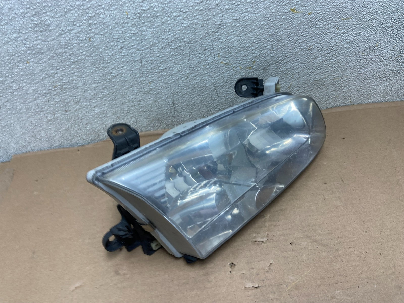 2000 to 2001 Toyota Camry Sedan Right Headlight Clear Lens AA9885 DW2