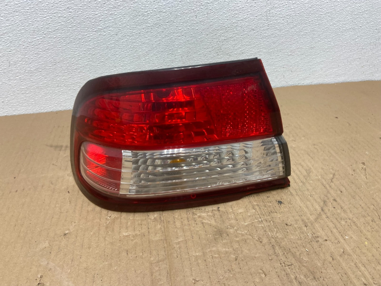 1998 - 1999 Infiniti i30  Left Driver Lh Side Tail Light Oem AB8258 DG0