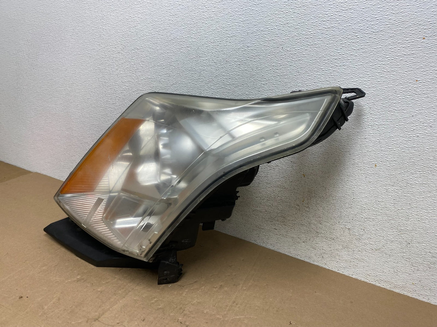 Halogen 2010 to 2016 Cadillac SRX Left Driver LH Side Headlight AE6782 DW1