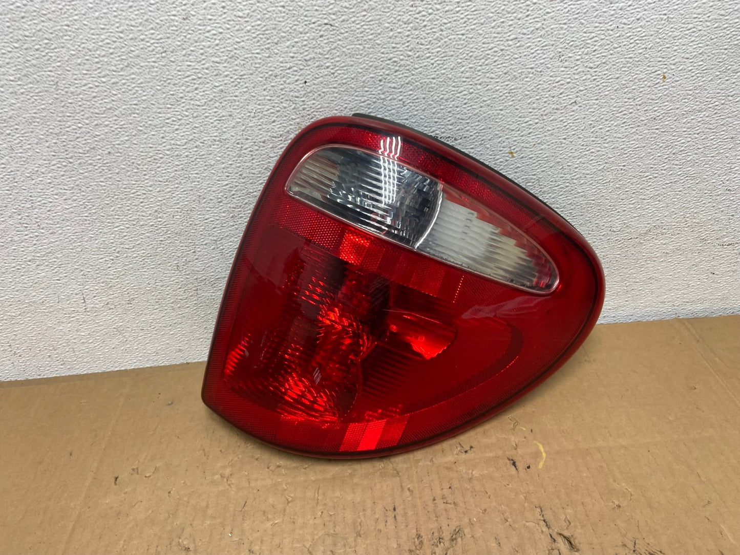 2001-2003 Dodge Grand Caravan Right Passenger RH Side Tail Light AD1157 LK0