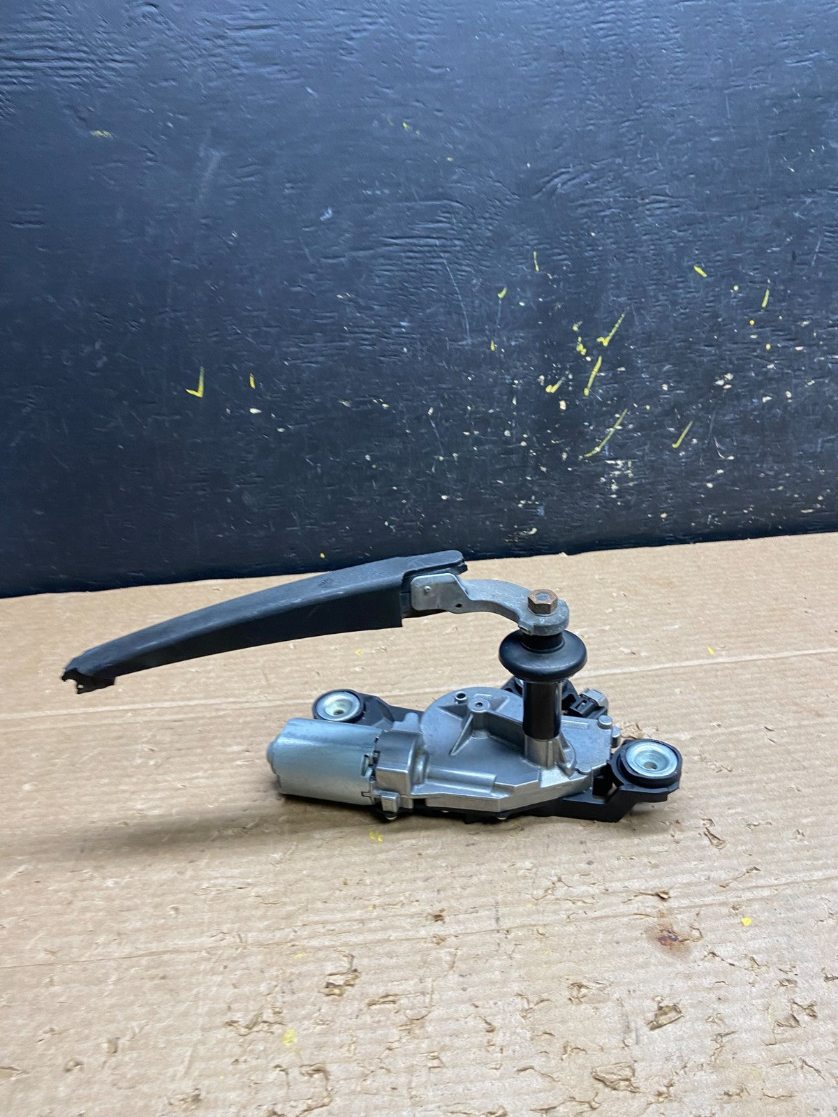 2012 to 2014 Ford Focus Rear Windshield Wiper Motor OEM BV61-17K441-AA w3030 DG3