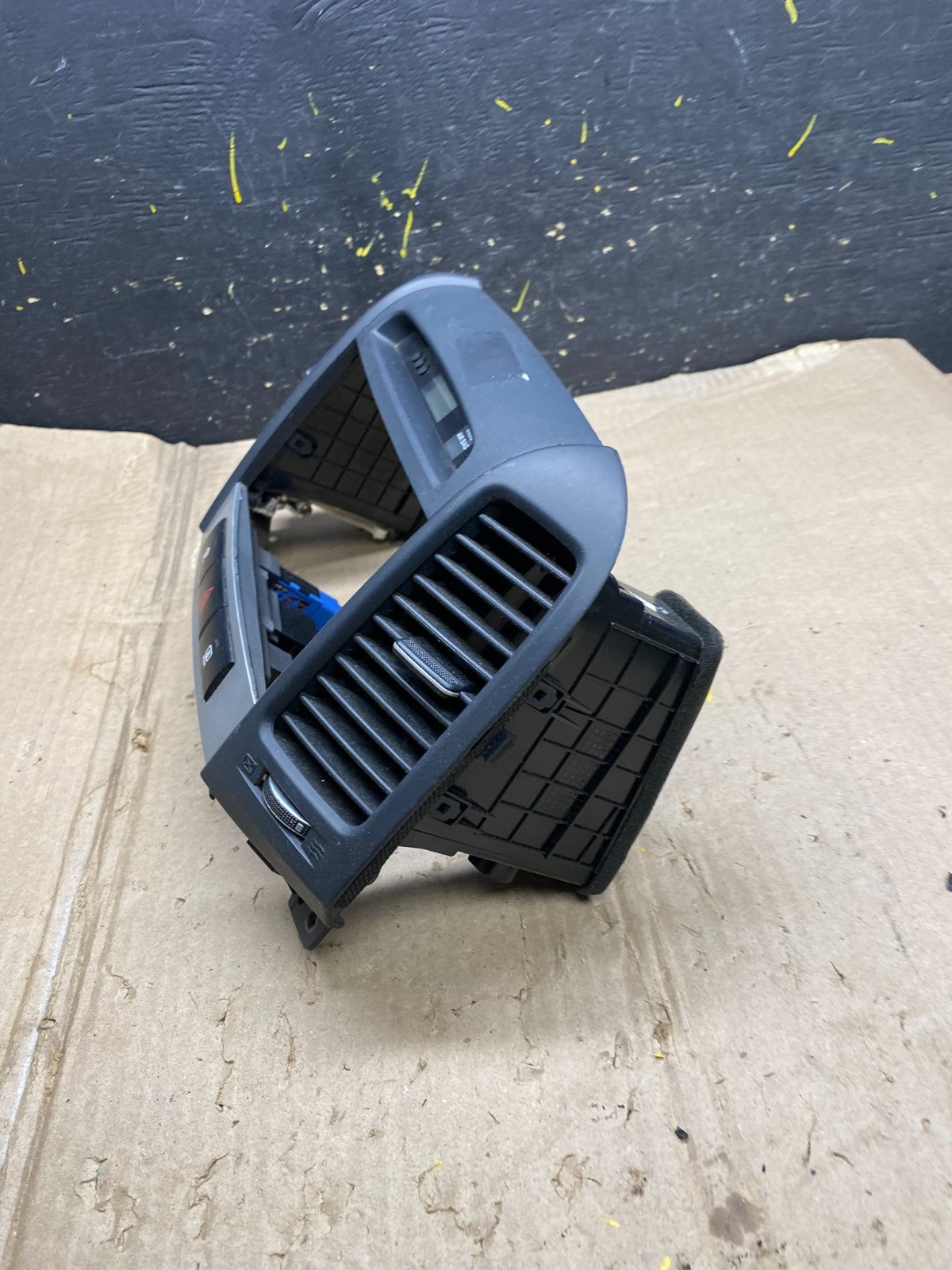 2007 to 2012 Hyundai Santa Fe Center Air Vent A/C Clock Bezel Trim OEM X5917 DG2