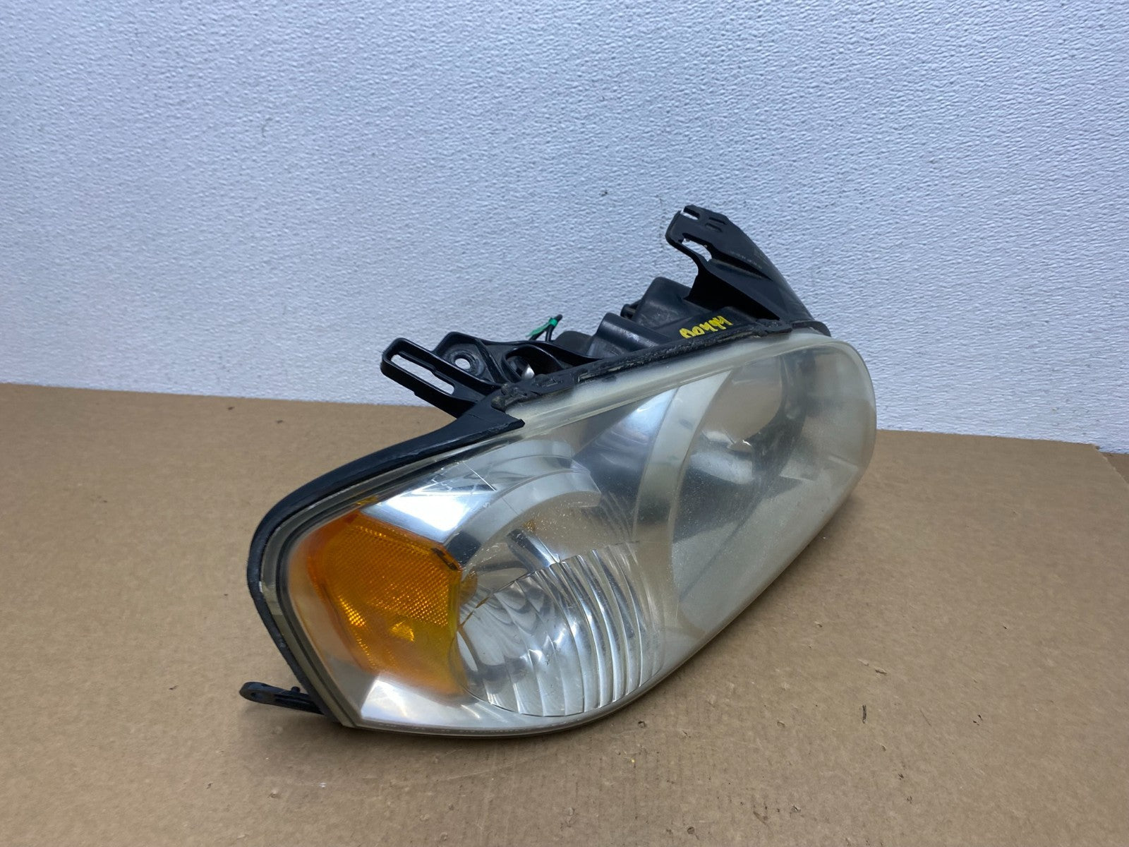 2005 - 2006 Mazda Tribute Right Passenger Rh Headlight Oem AC1087 DW2
