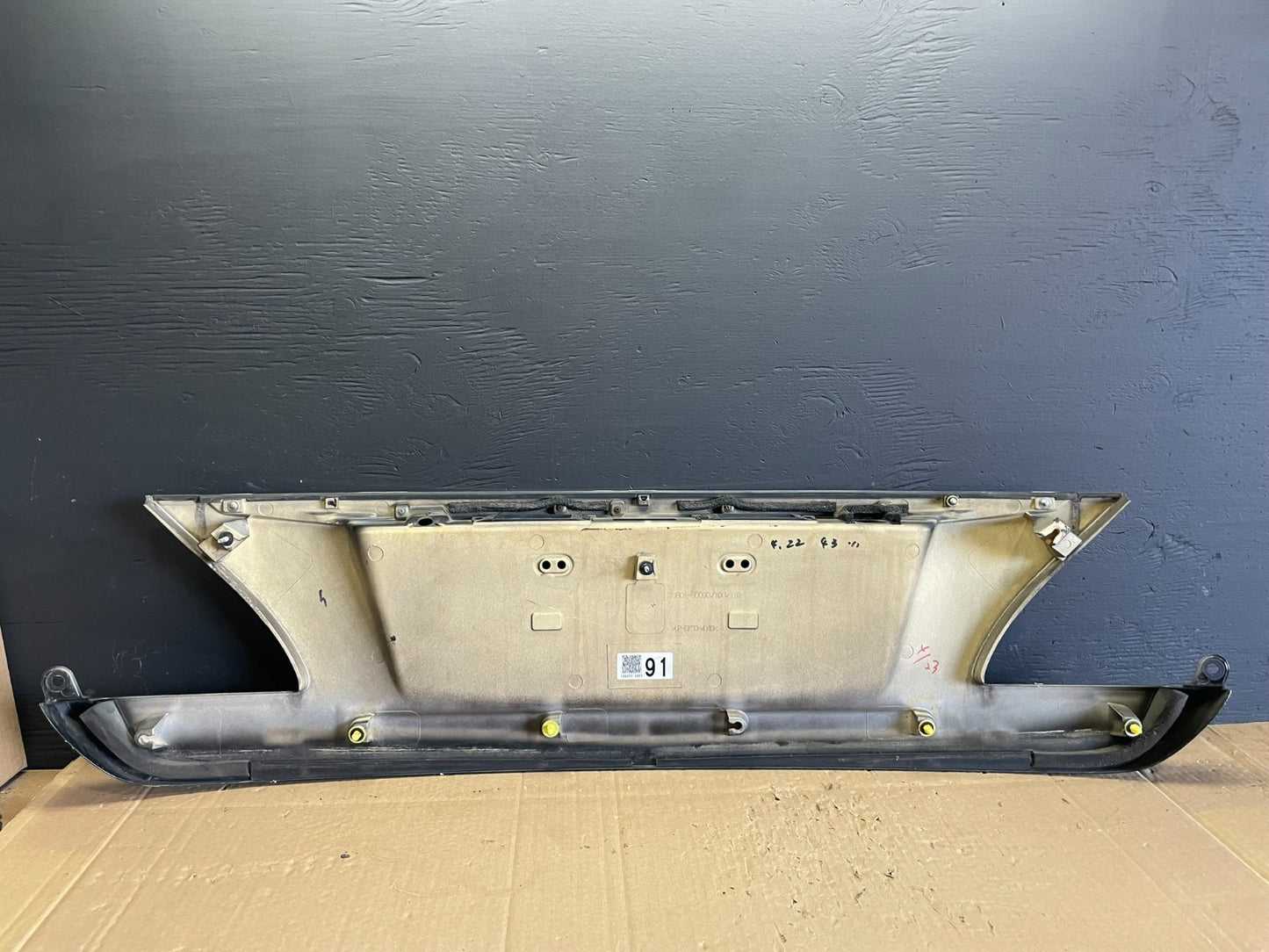 2008 to 2012 Lexus LS460 Rear Trunk Lid License Molding Panel Trim AB3246 DG7