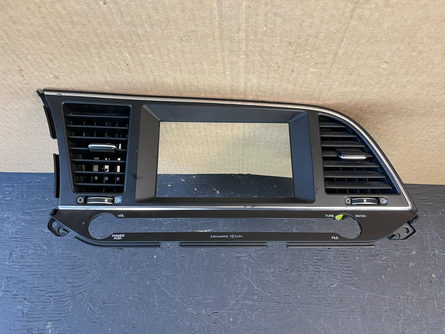 2017-2019 Hyundai Elantra Center Radio Climate Control Air Vent Bezel AF3659 DW0
