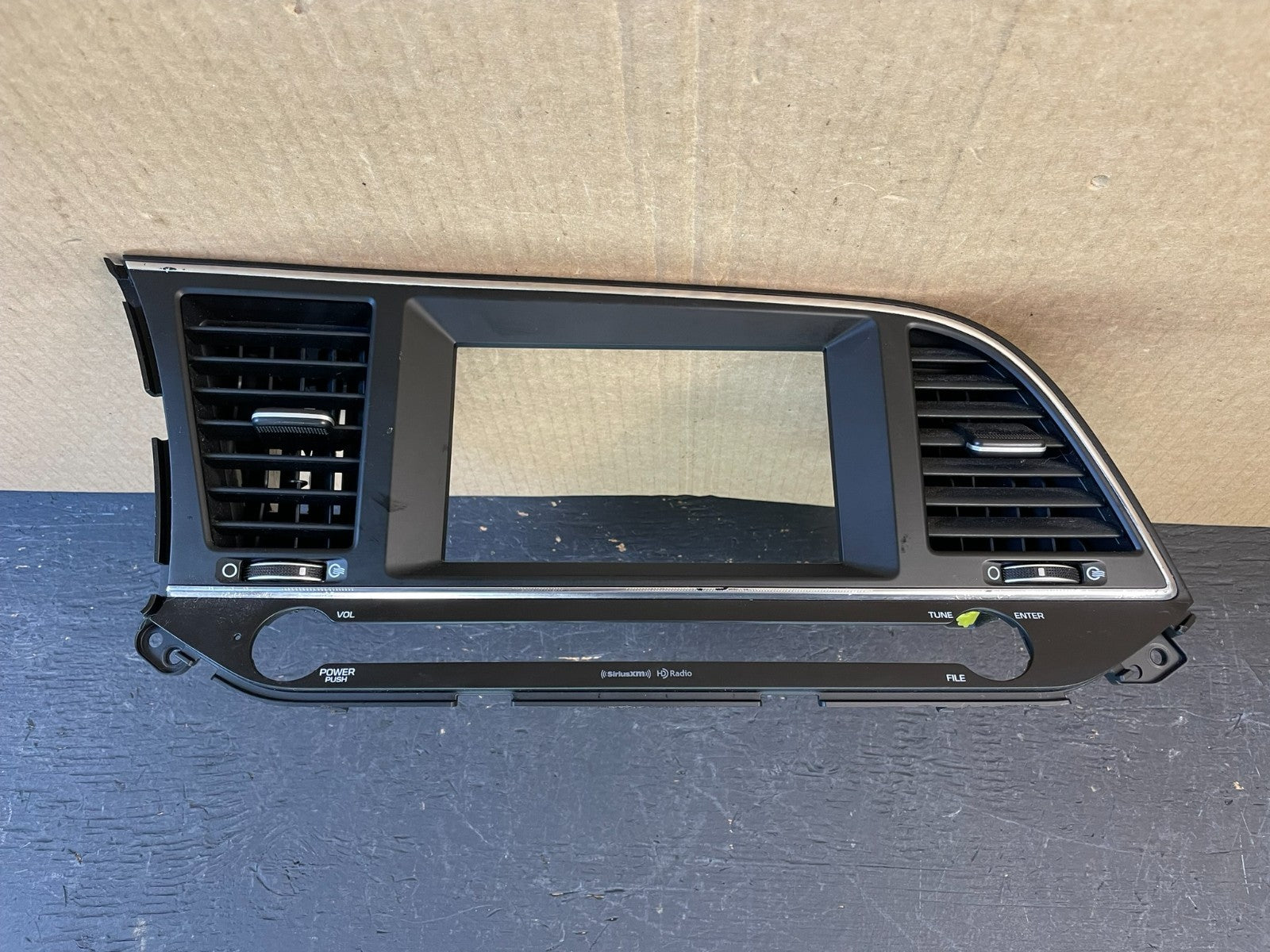 2017-2019 Hyundai Elantra Center Radio Climate Control Air Vent Bezel AF3659 DW0