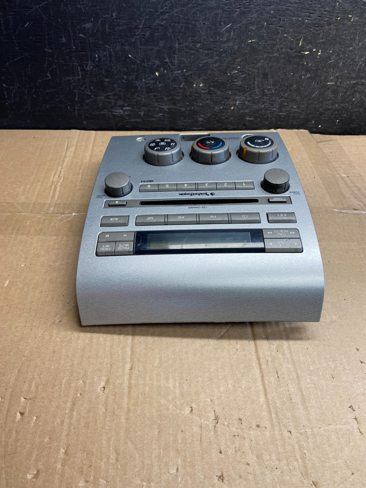2004 - 2007 Nissan Titan Radio CD Player Climate Control AF2772 DG3
