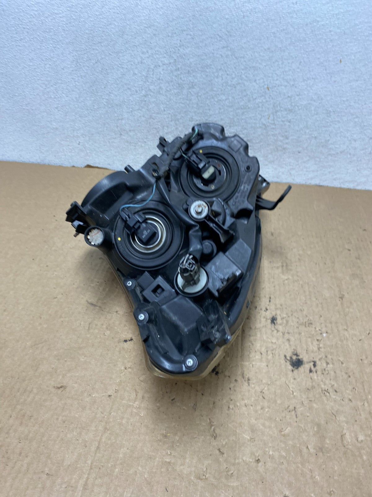 2009-2013 Nissan Rogue Right Passenger Halogen Headlight AG2457 DW7
