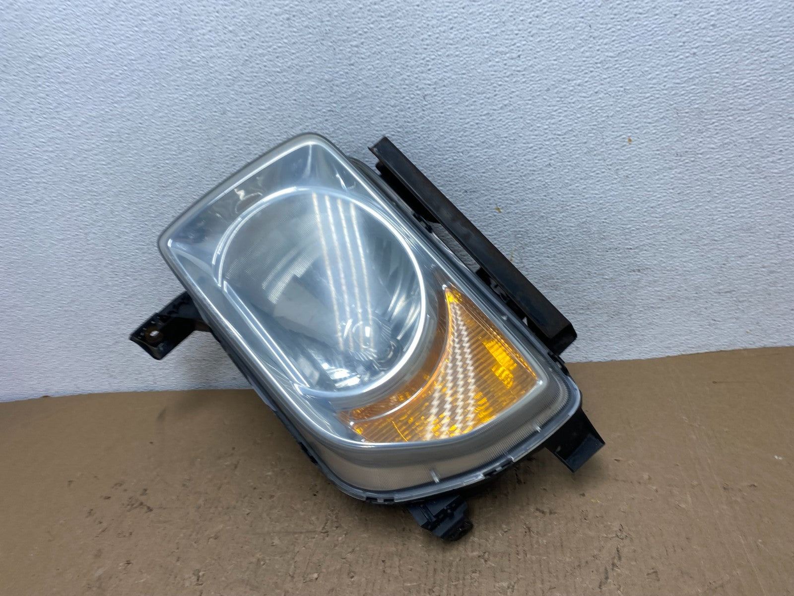 2003 to 2006 Honda Element Left Driver Lh Side Headlight AD8835 DW1
