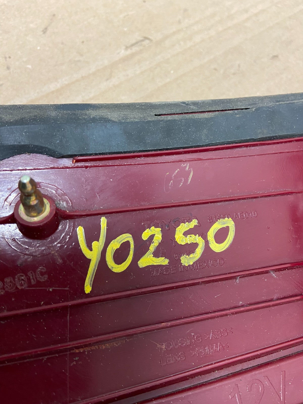 2004-2005 Toyota Sienna Right Passenger Rh Side Tail Light Oem Y0250 DW6