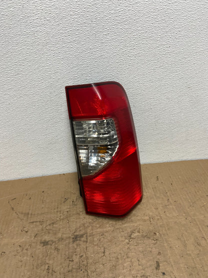 2002 2003 2004 Nissan Xterra Right Passenger RH Side Tail Light OEM AB9887 DW2