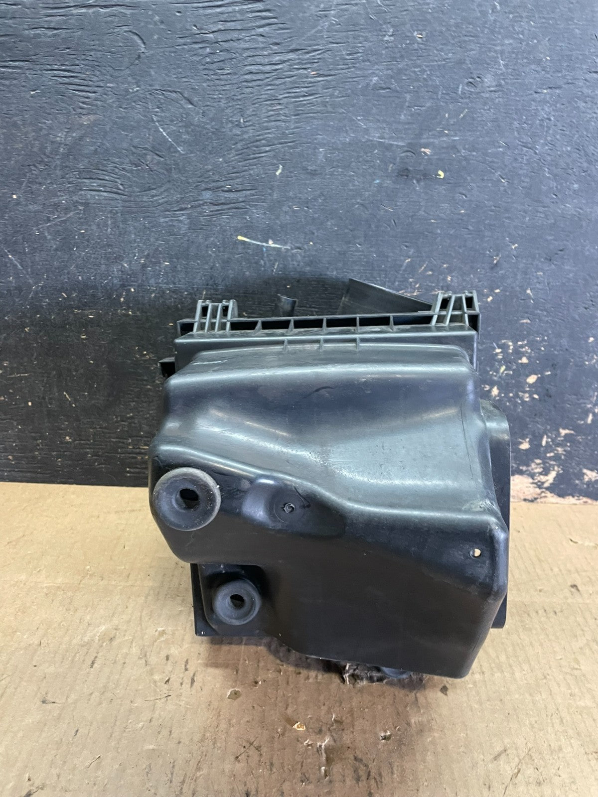 2011 - 2021 Dodge Durango 3.6L Air Filter Cleaner Box OEM aa2412 DG5