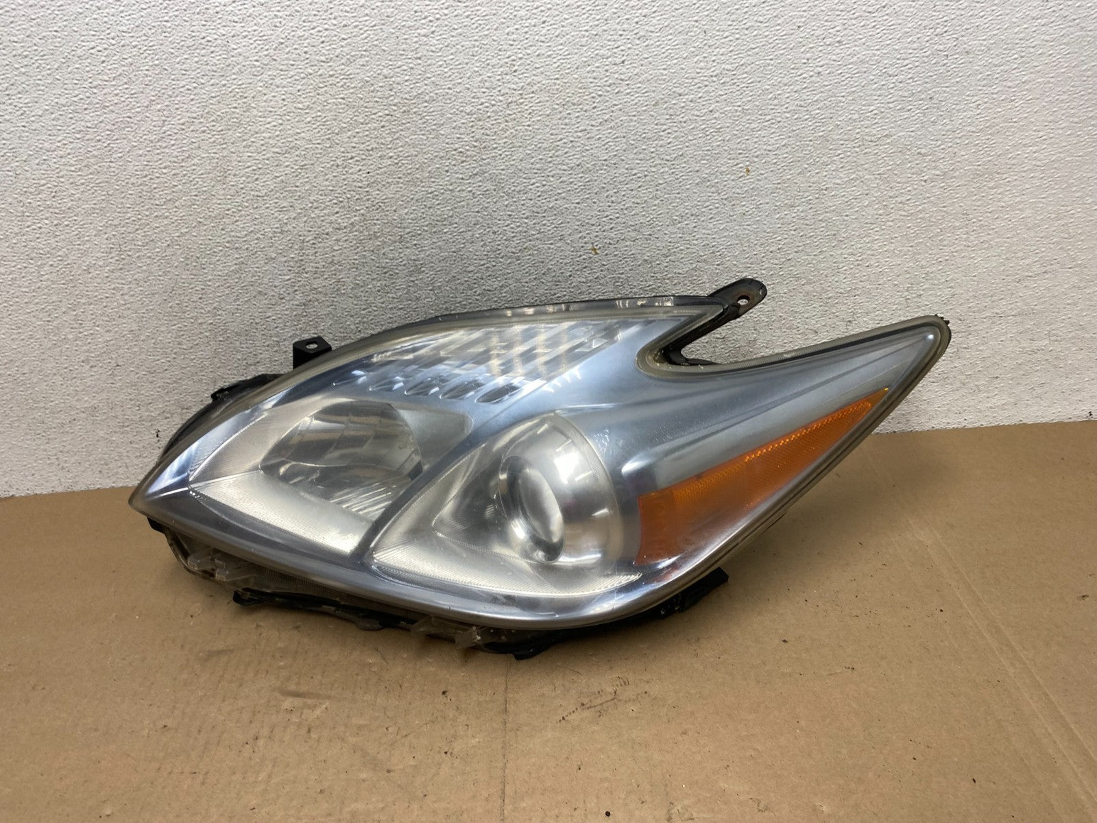 2010 - 2011 Toyota Prius Left Driver LH Blue Halogen Headlight AG4620 DW0