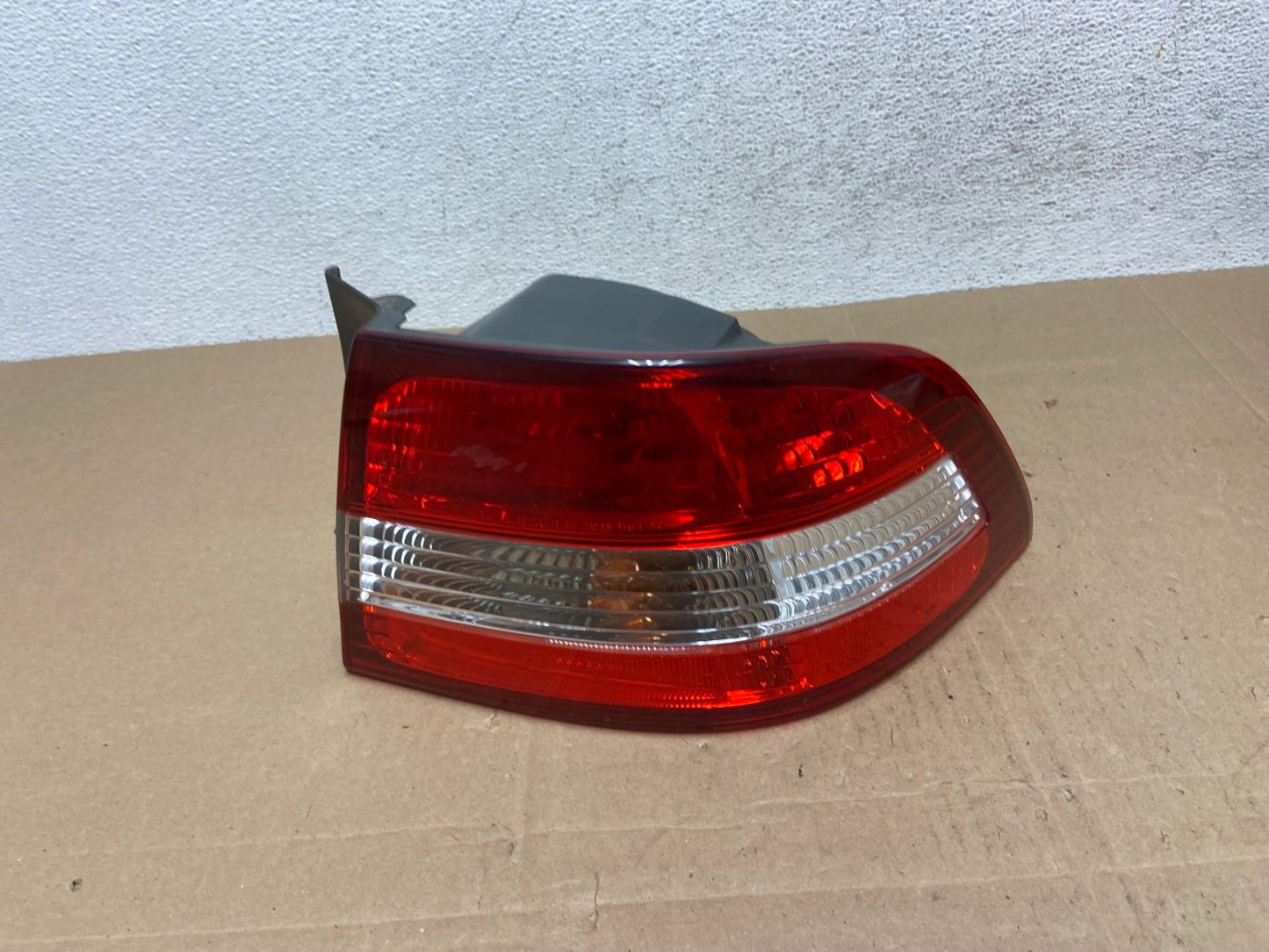 2000 2001 Lexus ES300 Outer Right Passenger RH Side Tail Light AE4977 LK0