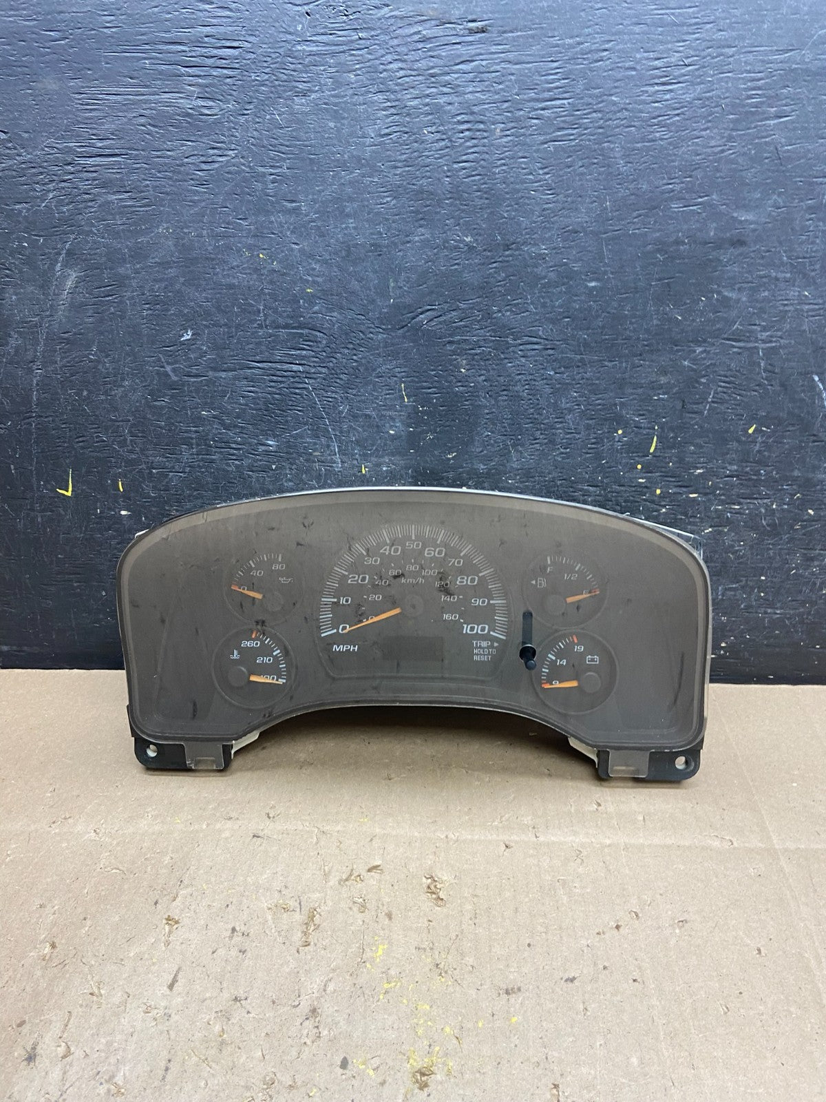 2004 to 2007 Chevrolet Express Speedometer Cluster Gauge OEM  u4956 DG0