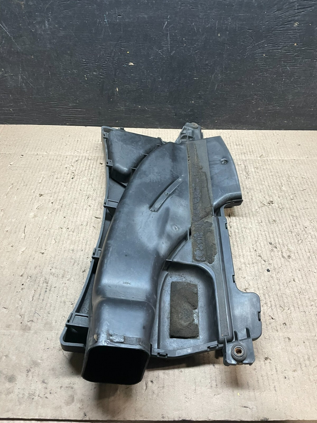 2006 to 2007 Infiniti m35 air intake manifold box inlet housing OEM I77723