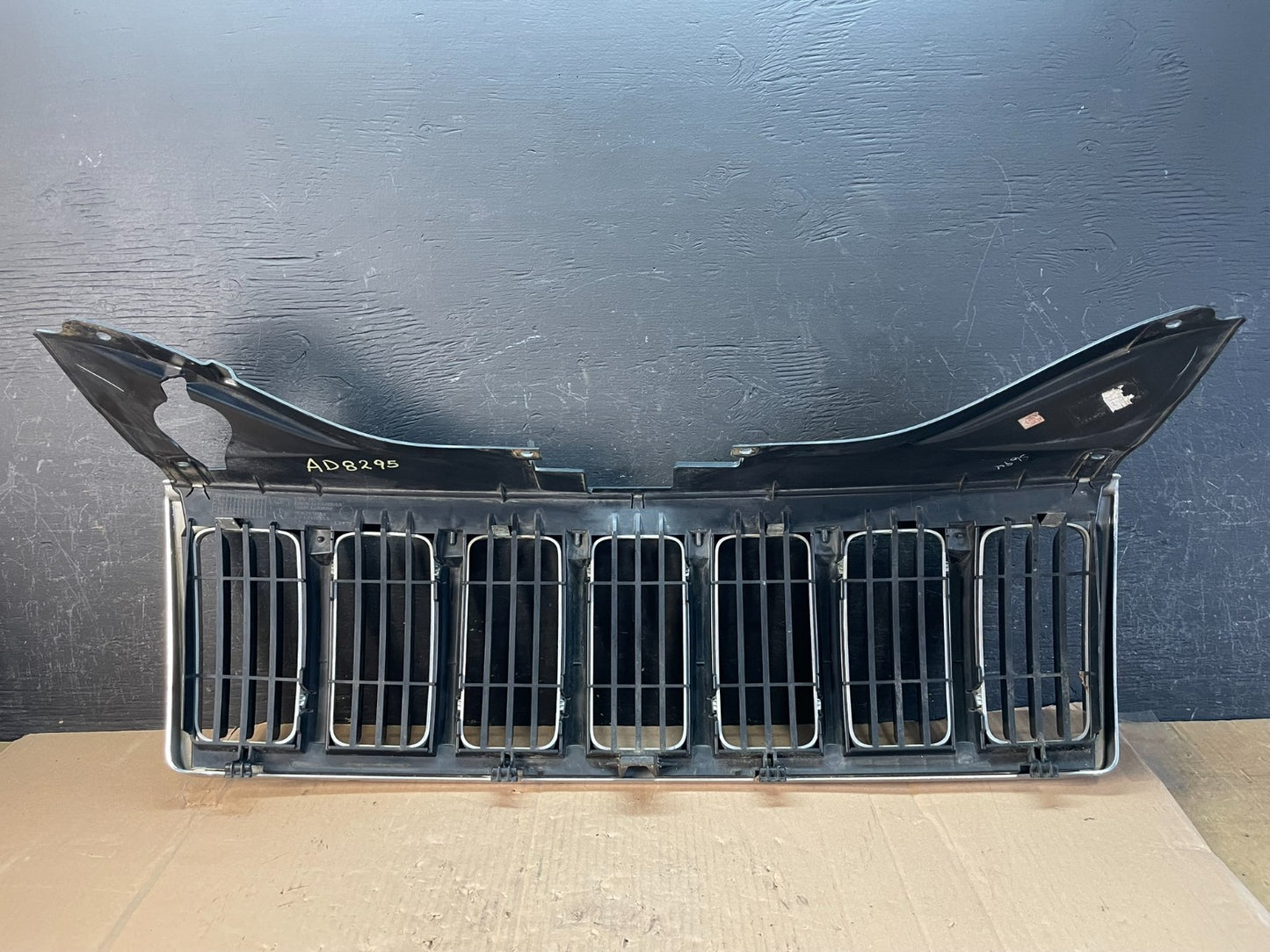 2008 2009 2010 Jeep Grand Cherokee Front Upper Grill Grille AD8295 DG3