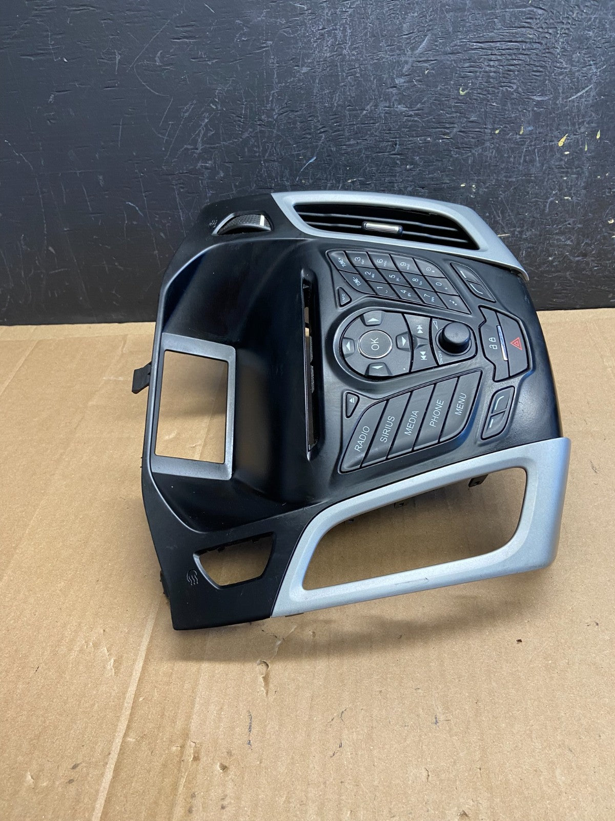 2012 to 2014 Ford Focus Radio Control Panel Trim w/ Bezel AD2103 DG1