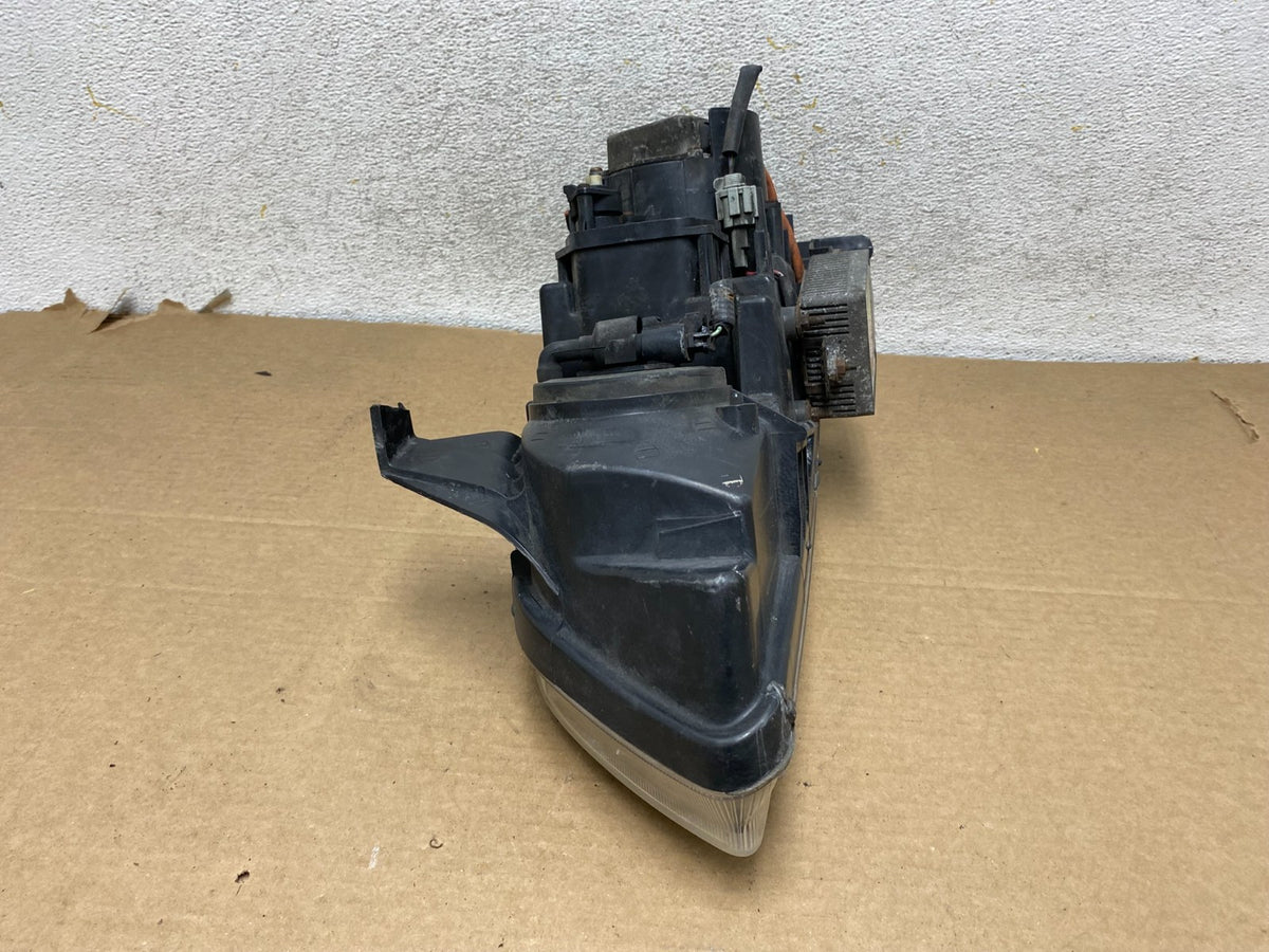 2002 to 2004 Infiniti I35 Hid Xenon Right Passenger Side Headlight AH3122 DW10