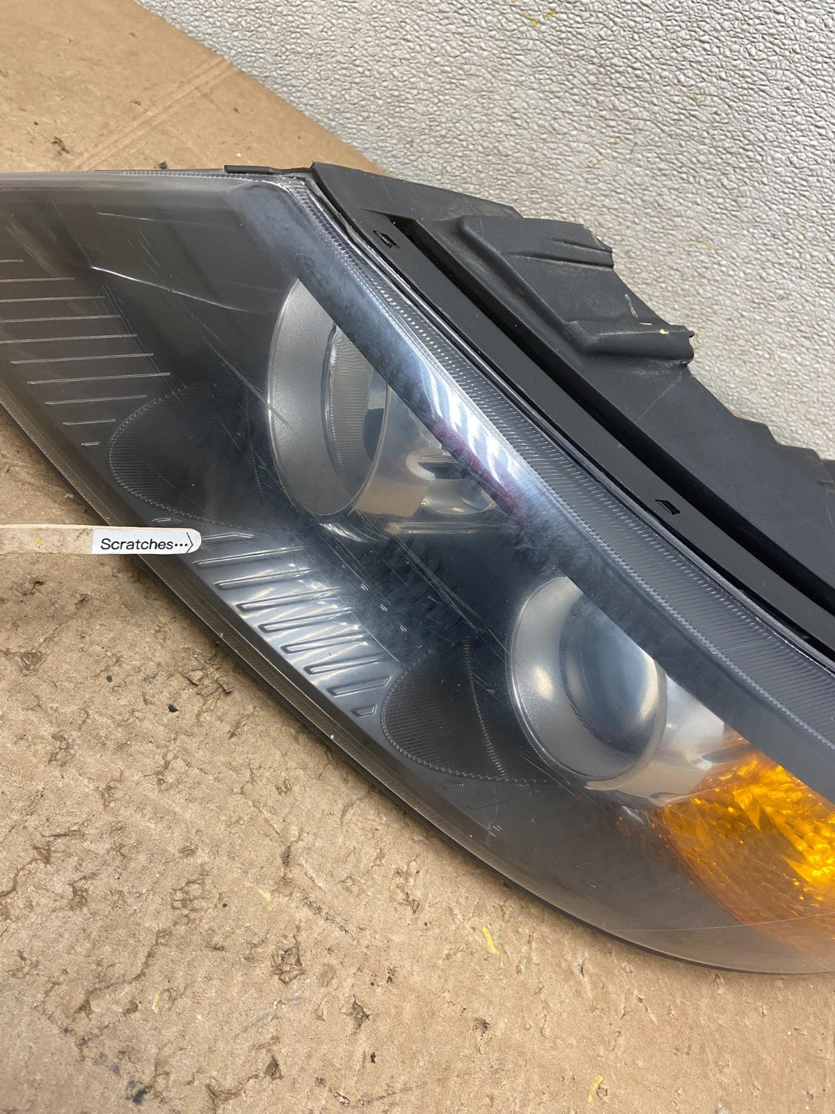 2011 to 2013 Kia Sorento Left Driver LH Side Headlight Halogen Oem Y8219 DW3