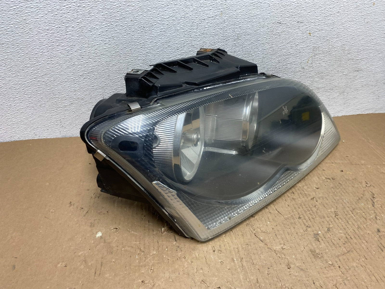 2004 to 2006 Chrysler Pacifica Headlight Right Passenger Halogen AD8755 DW2