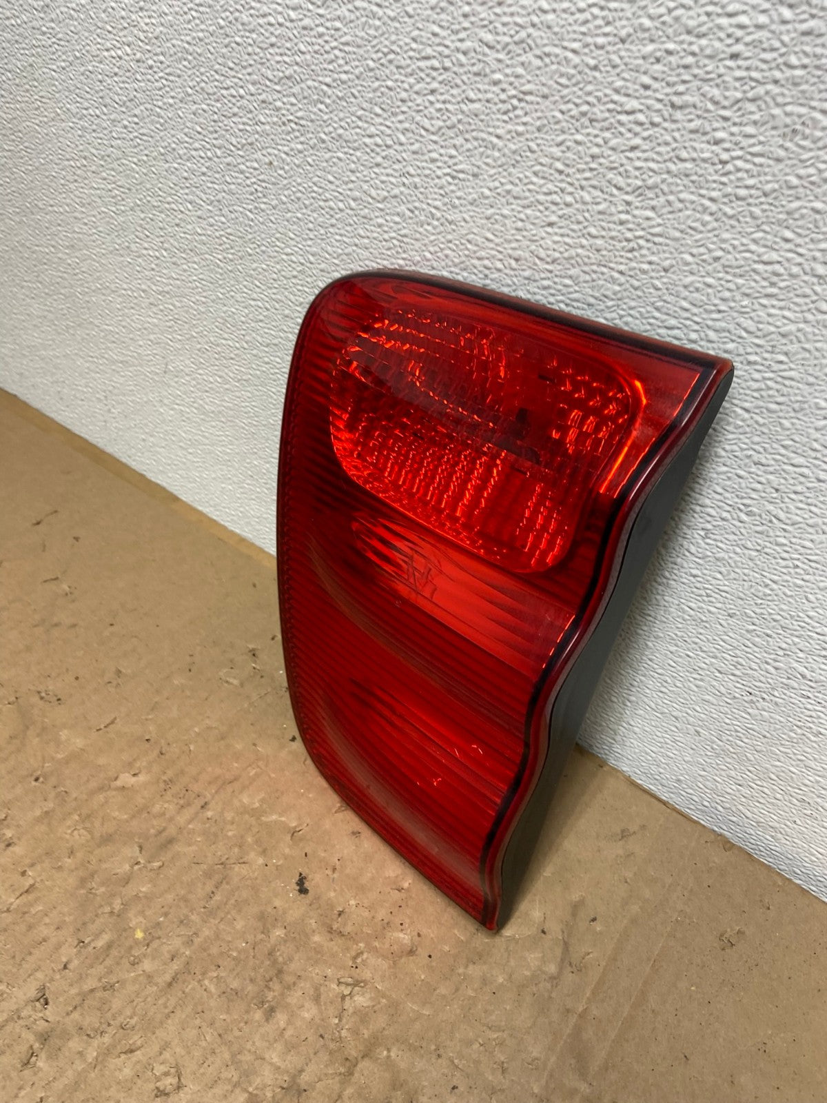 2001- 2004 Toyota Sequoia Right Passenger RH Side Tail light Inner Oem AB6737 LK1