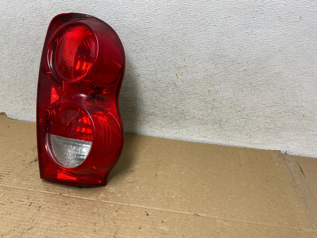2004-2009 Dodge Durango Tail Light Right Passenger RH Side AH8169 DW2