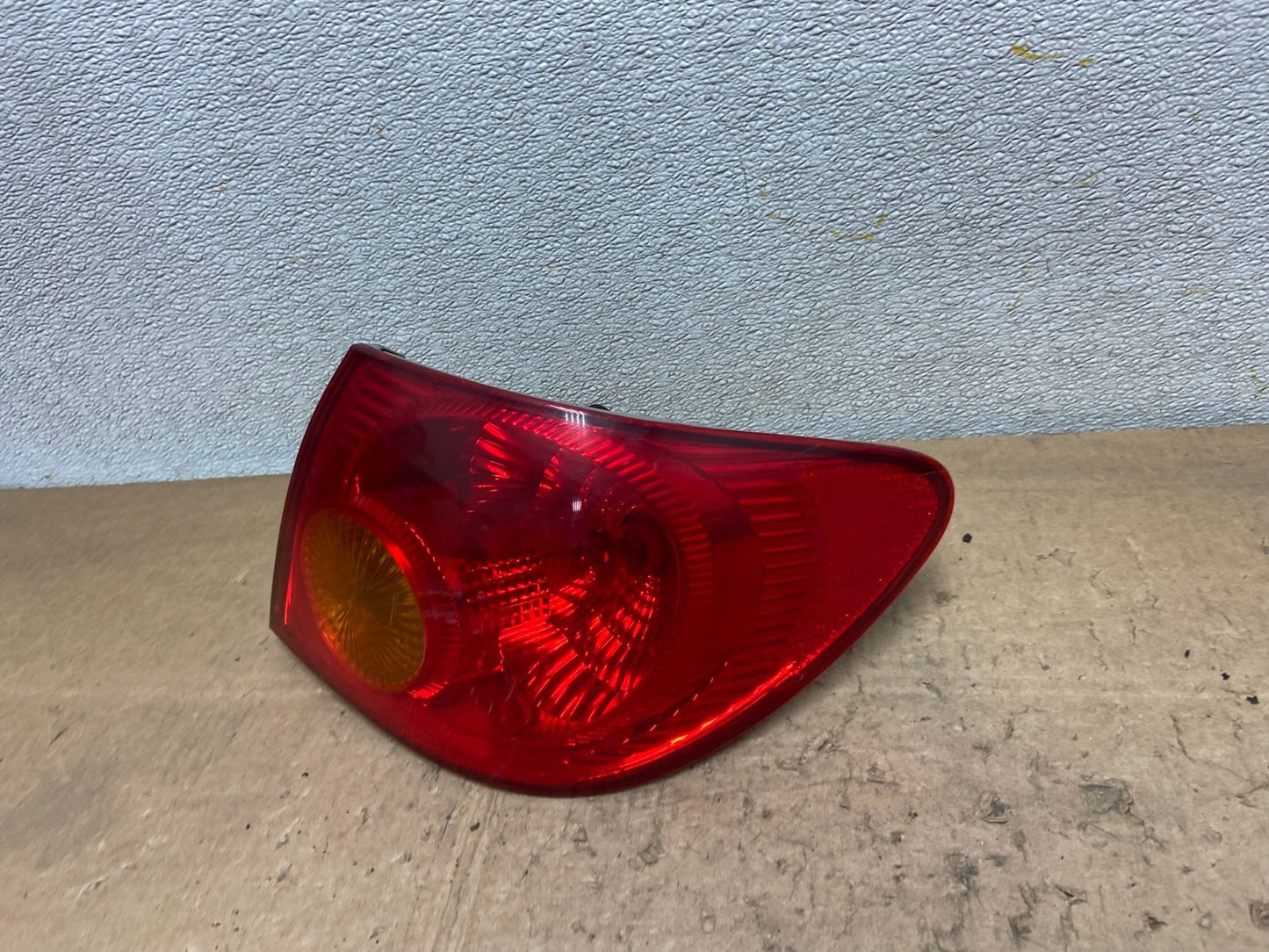 2003 to 2005 Toyota Corolla Right Passenger RH Side Tail Light Oem Y7140 DW1