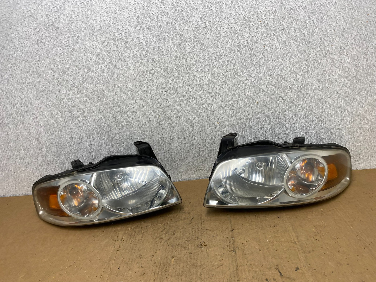 2004 - 2006 Nissan Sentra Halogen Left+Right Headlights TYC AD0566 DW0