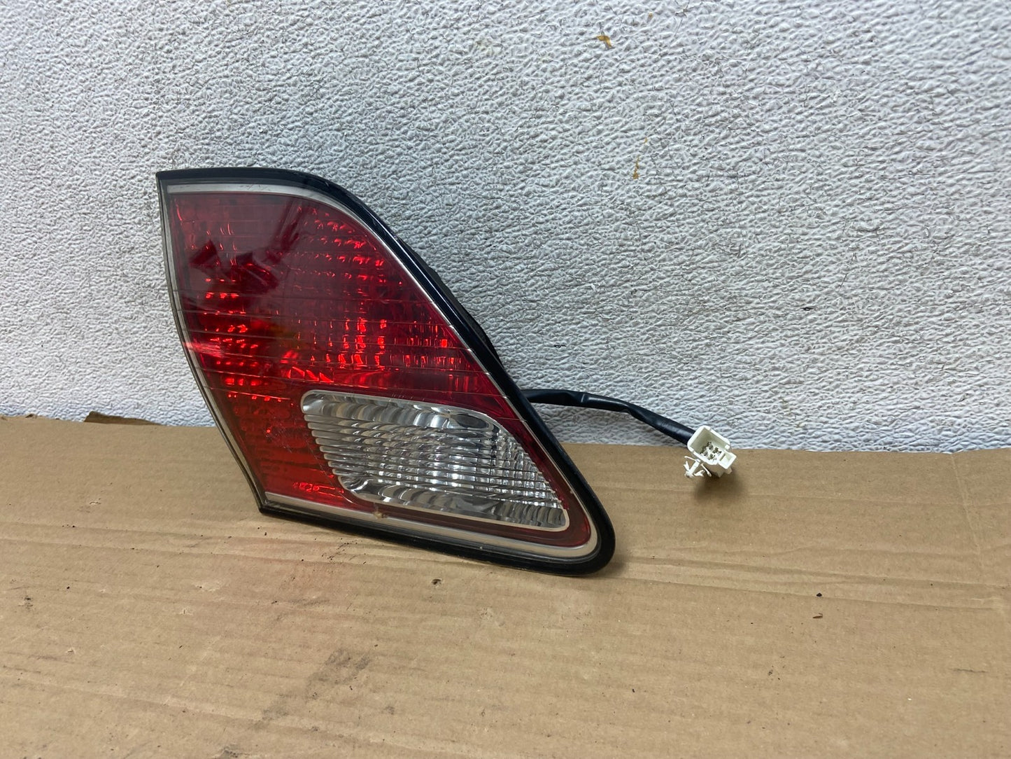 2002 2003 2004 Lexus ES300 ES330 Left Driver Lh Inner Tail Light AG8870 DW2