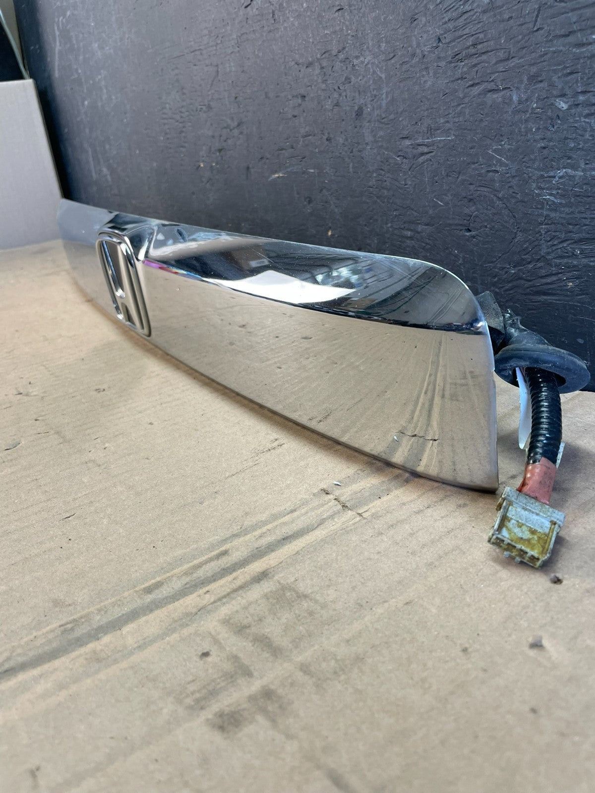 2009-2015 Honda Pilot Tailgate Trunk Handle Bezel Molding W/O Camera ad8582 DG1