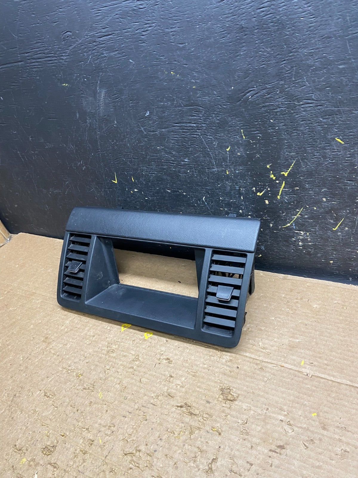 2003-2007 Nissan Murano Radio Center Console Display Bezel Air Vent OEM T8878 DG1