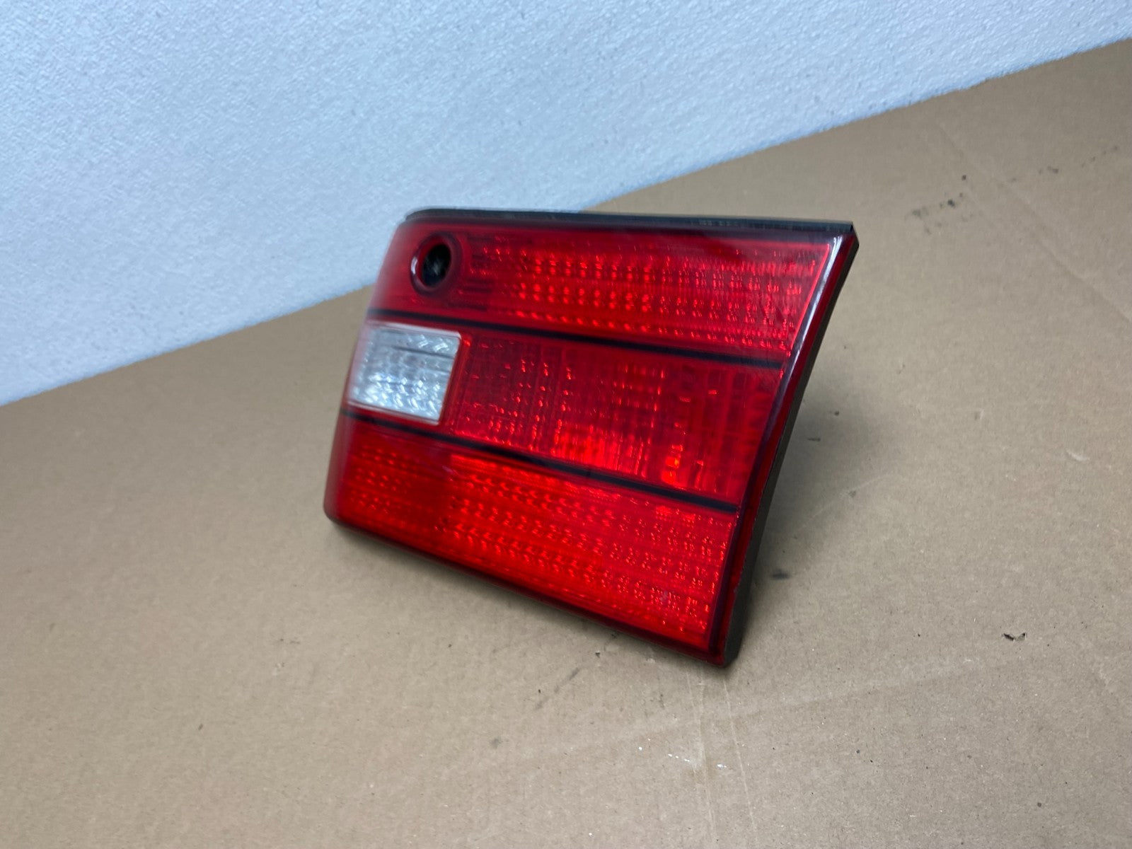 1998 1999 2000 Lexus LS400 Right Passenger RH Side Inner Tail Light OEM AB63171