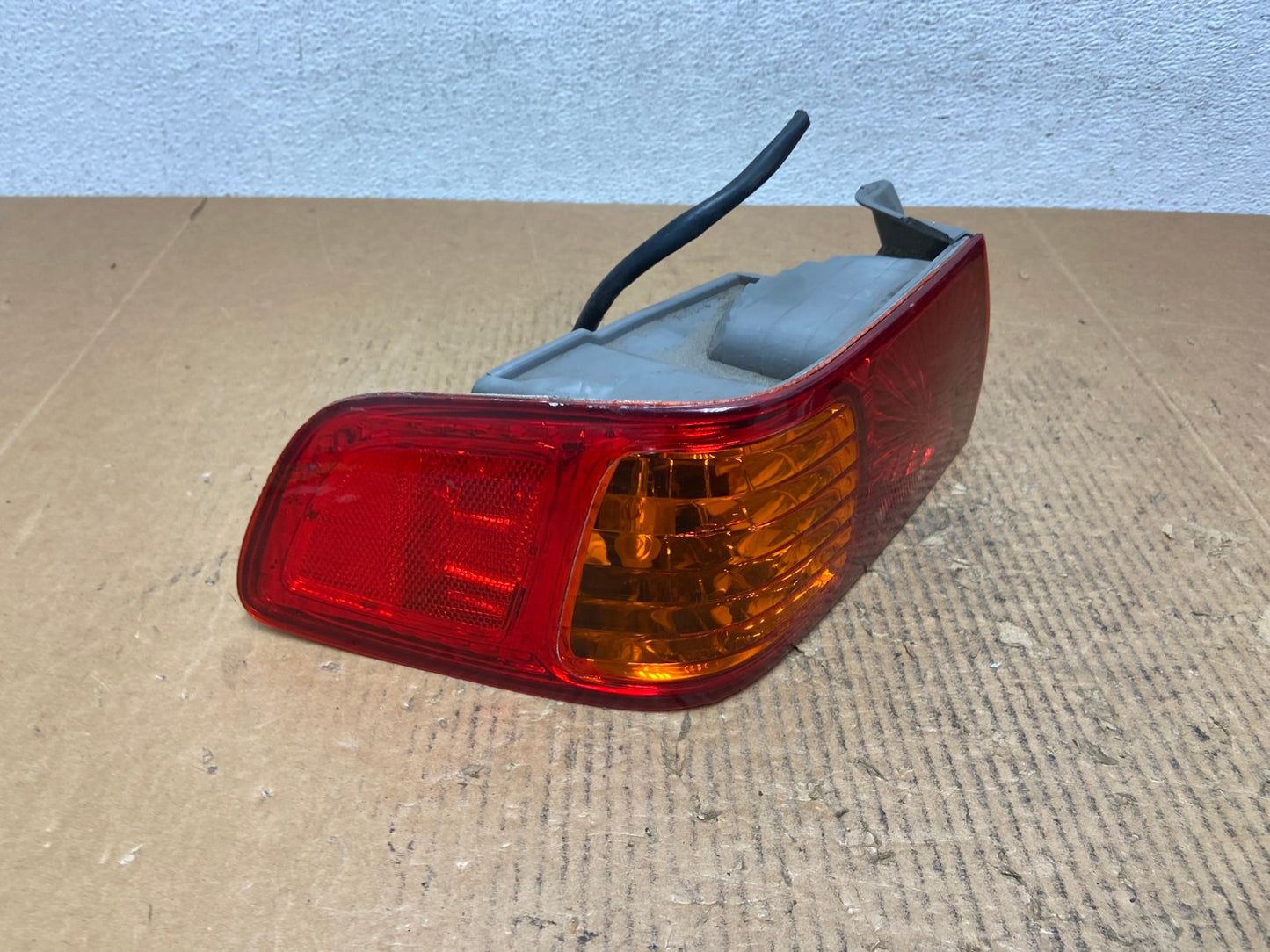 2000 to 2001 Toyota Camry Tail Light Left Driver Lh Side AE1549 LK2